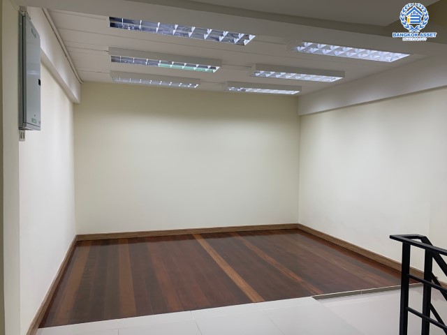 *****อาคารพาณิชย์ 5 ชั้นมือสอง เมืองนนทบุรี ติดถนนราชพฤกษ์ พื้นที่ใช้สอยเยอะ บนเนื้อที่กว้าง 15.20 ตร.ว. ฟังก์ชัน 5 ห้องนอน 4 ห้องน้ำ บนสุดยอดทำเล ในแหล่งชุมชน สามารถค้าขาย หรือปรับเปลี่ยนเป็น Home Office ก็ดี การเดินทางสะดวกสบาย เชื่อมต่อถนนราชพฤกษ์, ถนนนครอินทร์, ถนนรัตนาธิเบศร์, ถนนจรัญสนิทวงศ์!